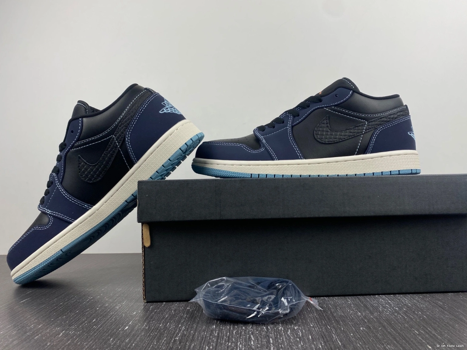 Navy FJ5478-010 Jordan Black Snakeskin 1 Low Air 1106